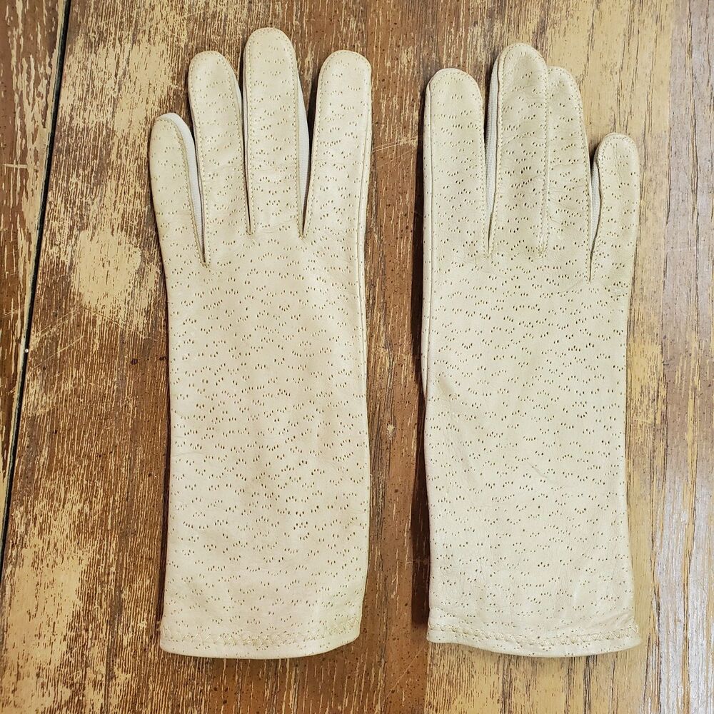 Vintage Fownes Womens Beige Deerskin Leather Driving Gloves Size B Wrist Light
